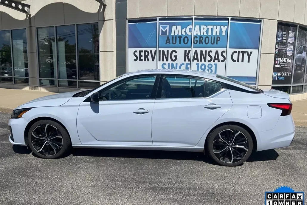 2023 Nissan Altima 2.5 SR photo 1