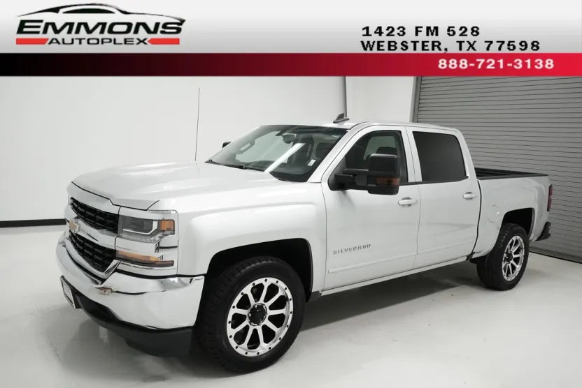 2017 Chevrolet Silverado 1500 LT photo 1