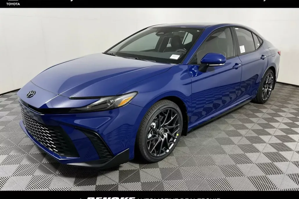 2026 Toyota Camry SE photo 1
