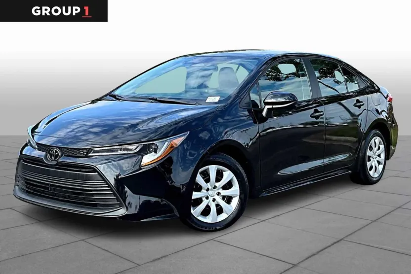 2024 Toyota Corolla LE photo 1