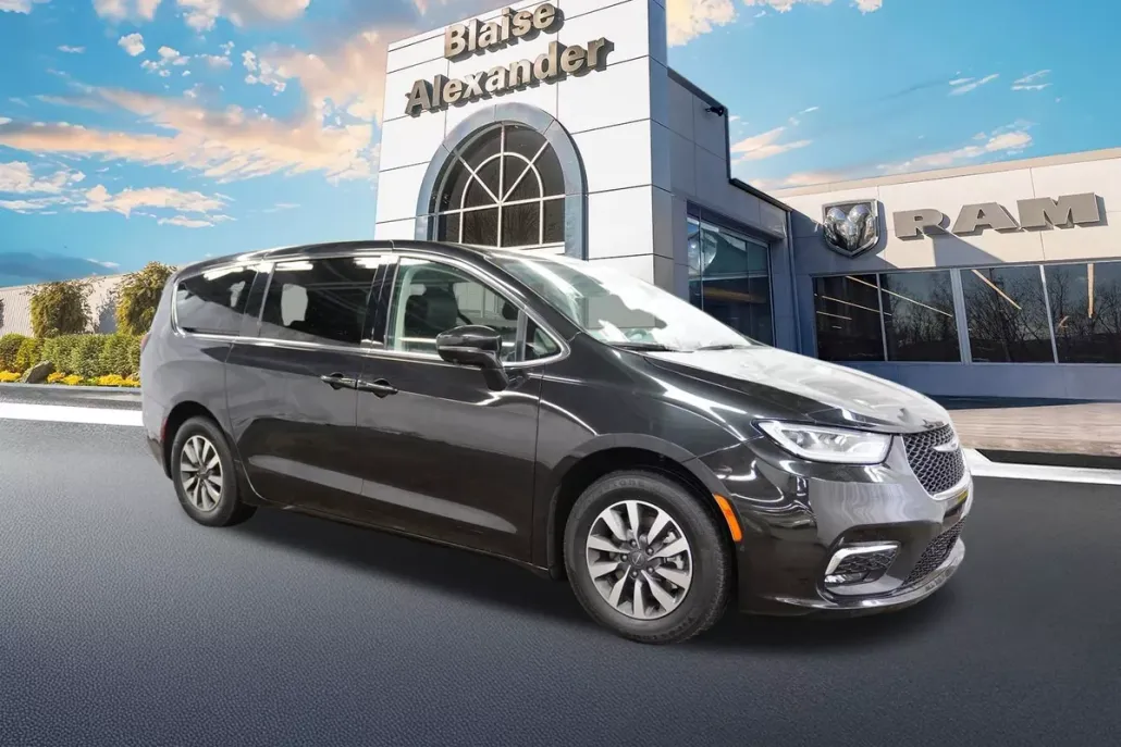 2022 Chrysler Pacifica Hybrid Touring L photo 1