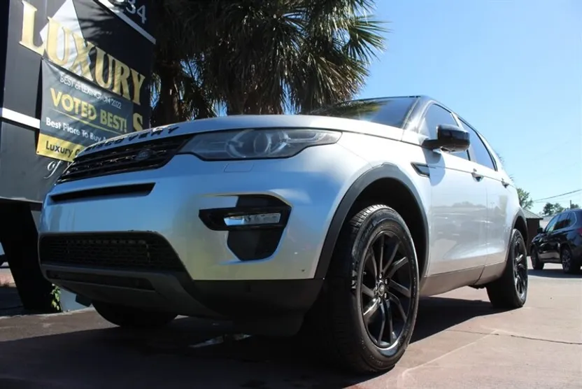 2017 Land Rover Discovery Sport HSE photo 1