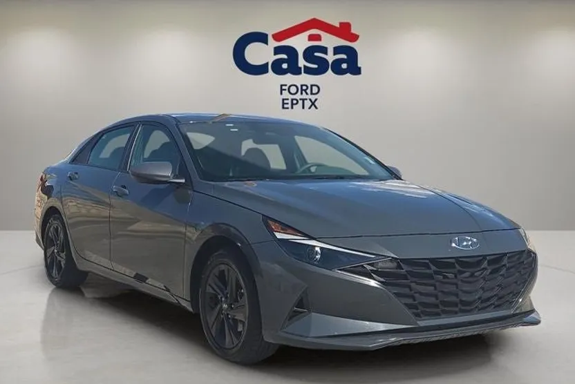 2023 Hyundai Elantra SEL photo 1