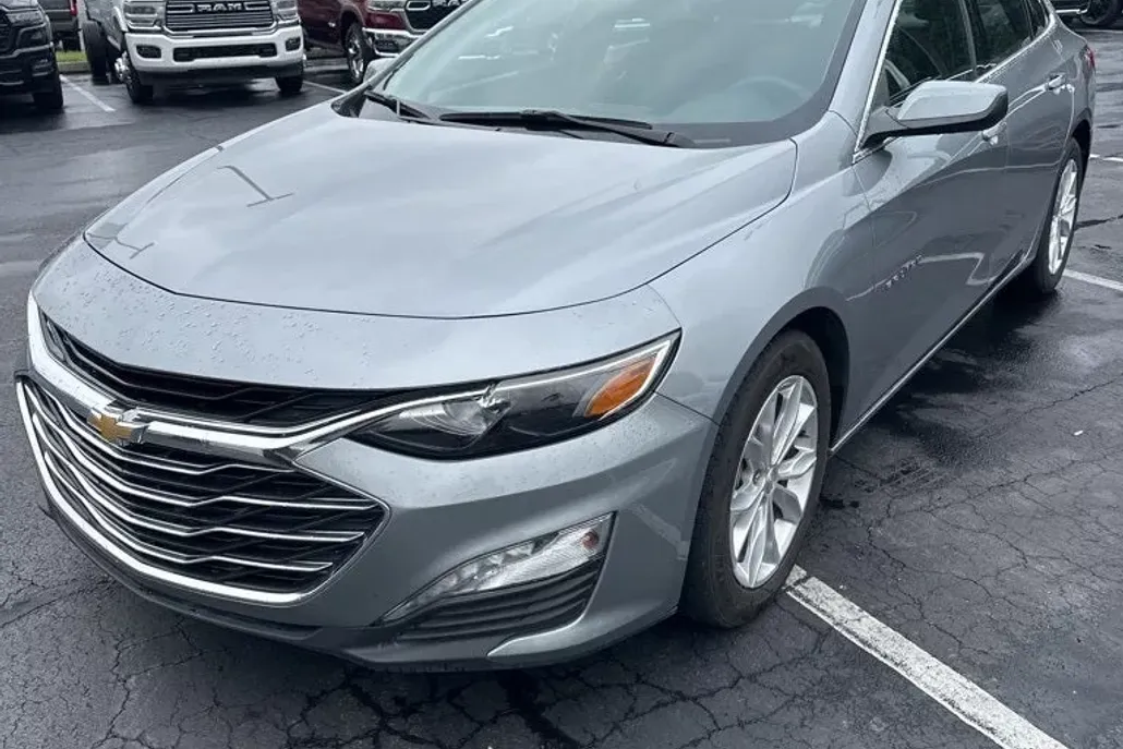 2024 Chevrolet Malibu 1LT photo 1