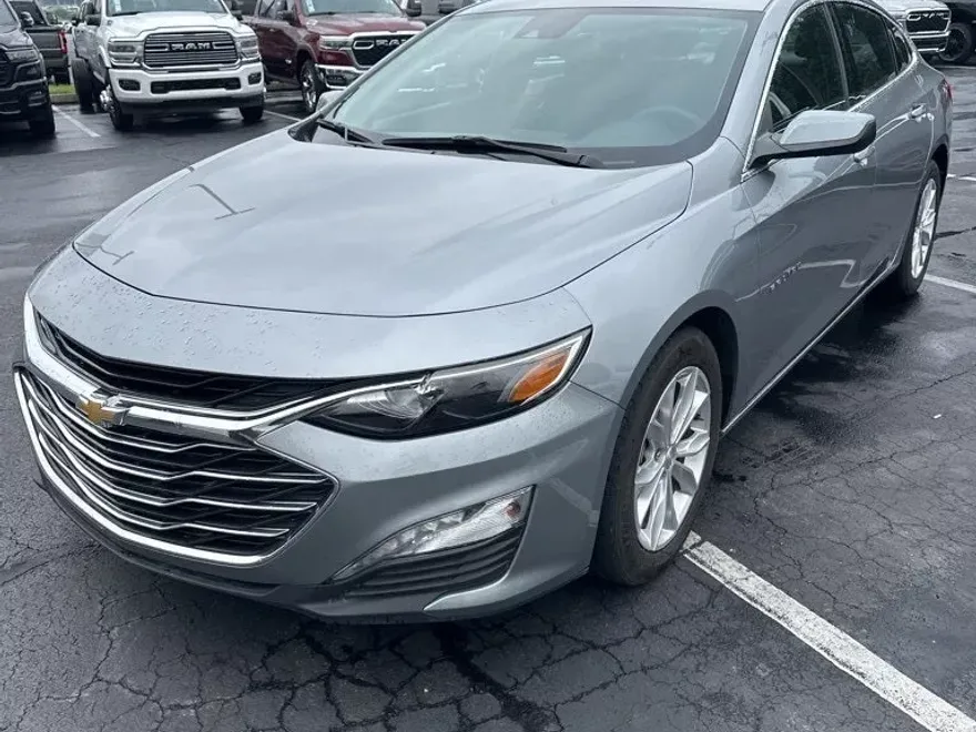 2024 Chevrolet Malibu 1LT photo 1