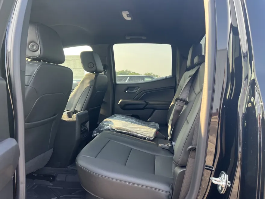 2026 Chevrolet Colorado LT photo 1