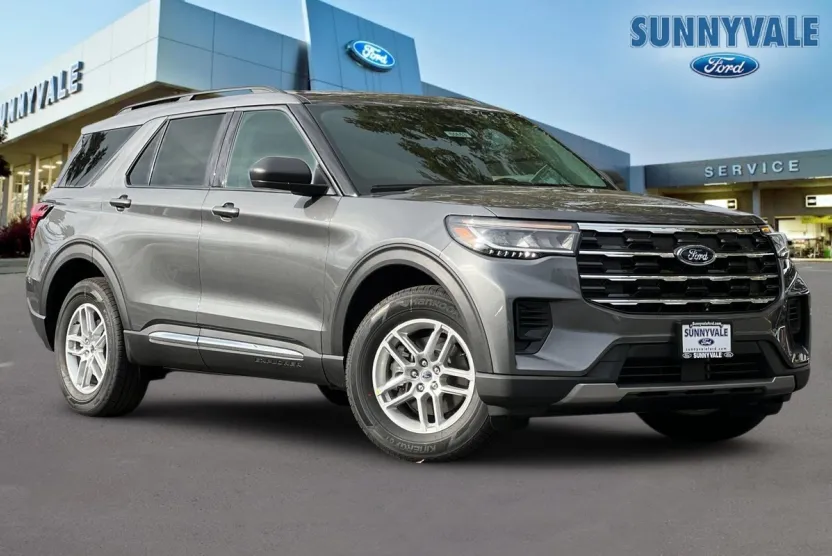 2025 Ford Explorer photo 1