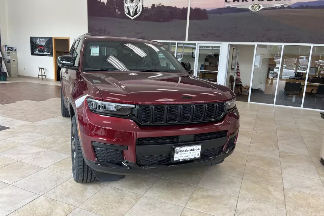 2025 Jeep Grand Cherokee Laredo photo 1