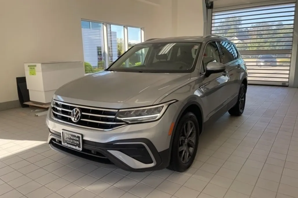 2022 Volkswagen Tiguan SE photo 1