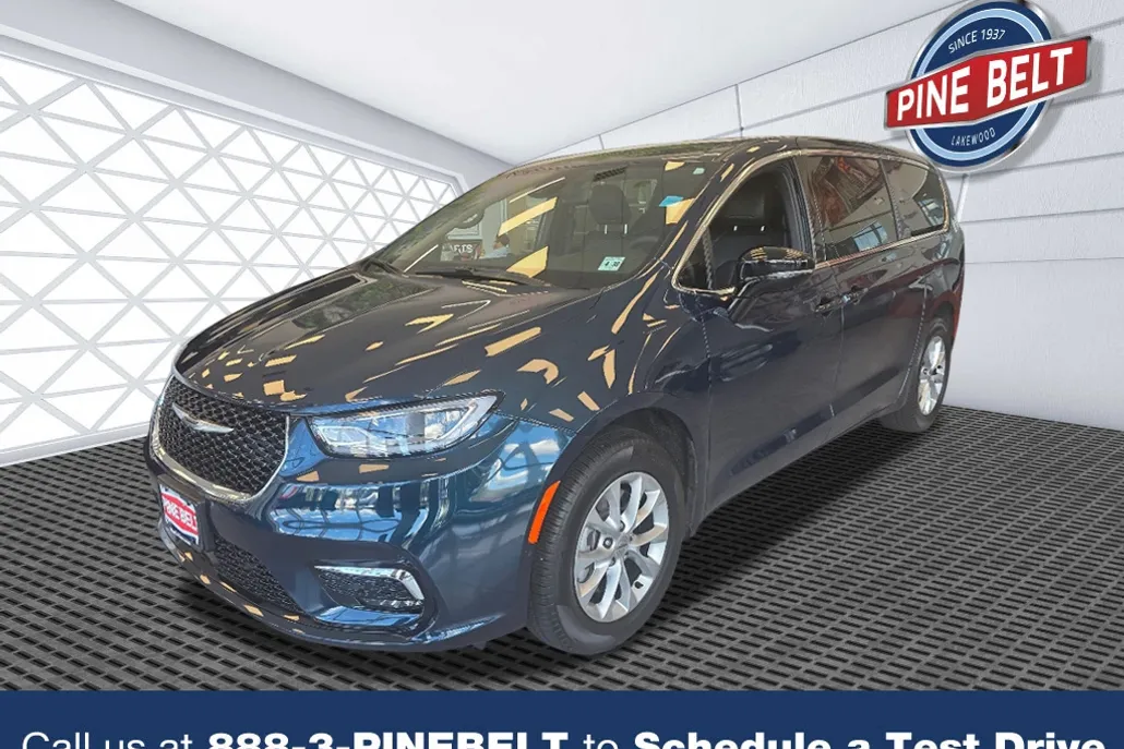 2025 Chrysler Pacifica photo 1