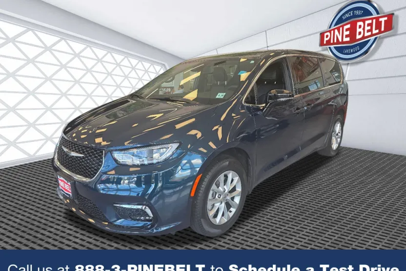 2025 Chrysler Pacifica photo 1