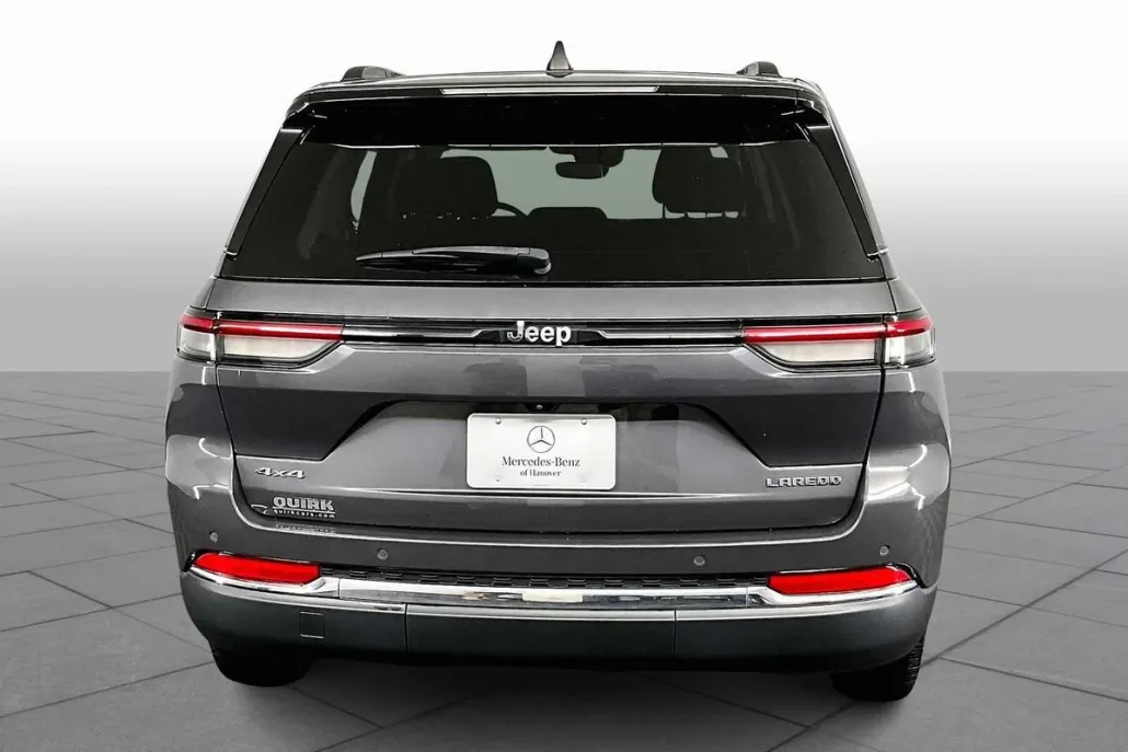 2023 Jeep Grand Cherokee Laredo photo 1