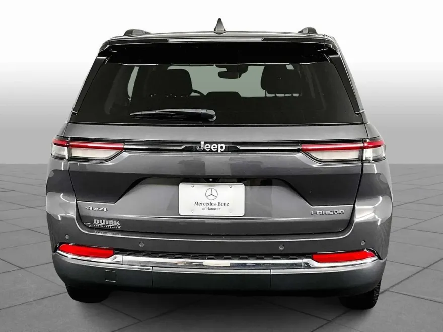 2023 Jeep Grand Cherokee Laredo photo 1