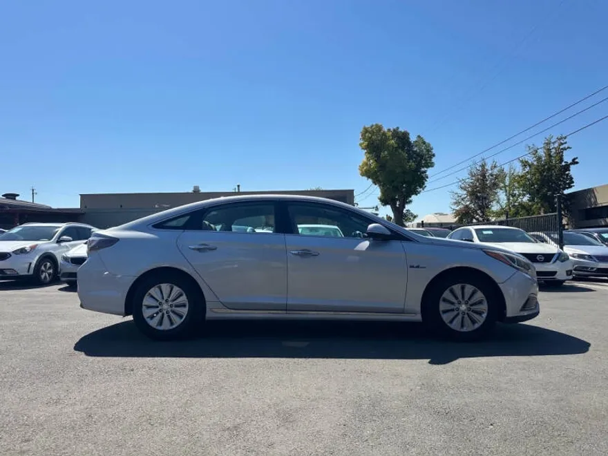 2016 Hyundai Sonata Hybrid SE photo 1