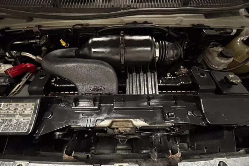 2008 Ford E-350 photo 1