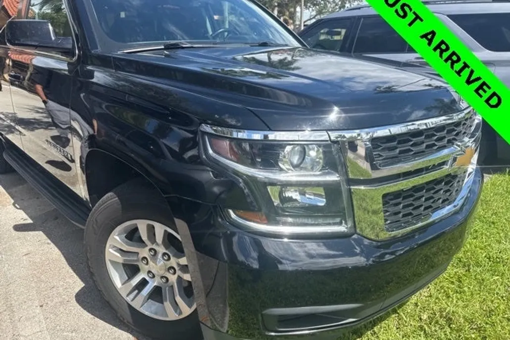 2018 Chevrolet Suburban LT photo 1