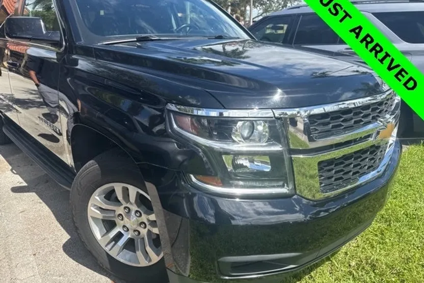 2018 Chevrolet Suburban LT photo 1