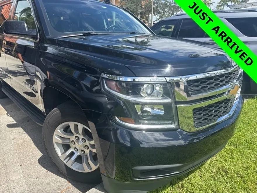 2018 Chevrolet Suburban LT photo 1