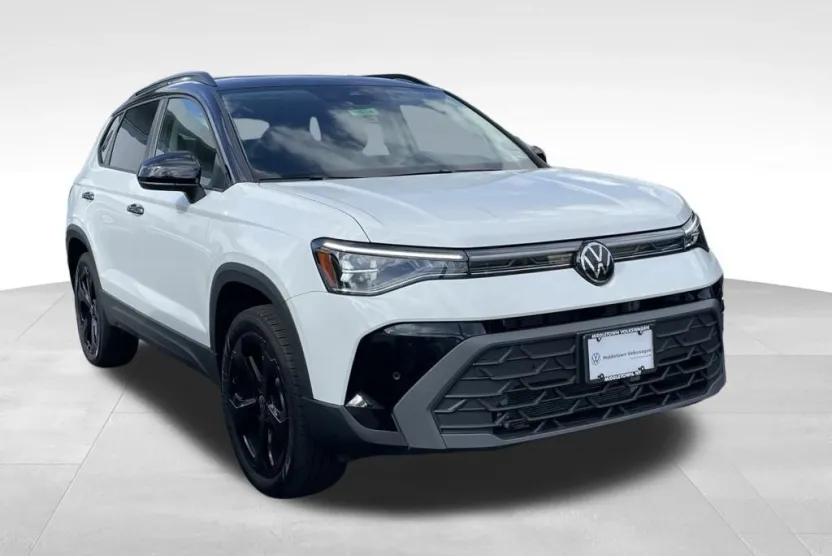 2025 Volkswagen Taos SE photo 1