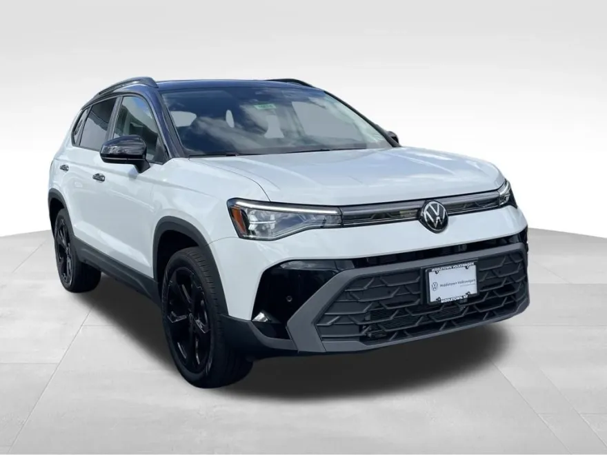 2025 Volkswagen Taos SE photo 1