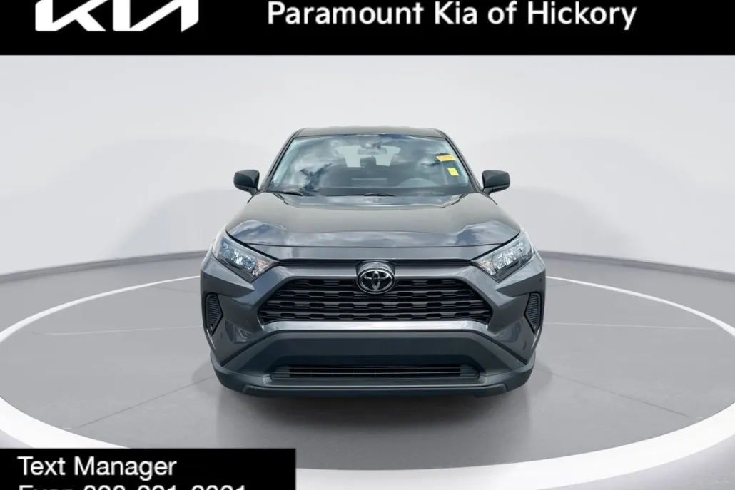 2022 Toyota RAV4 LE photo 1