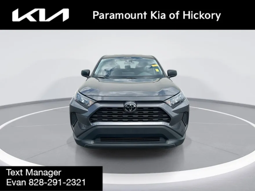 2022 Toyota RAV4 LE photo 1