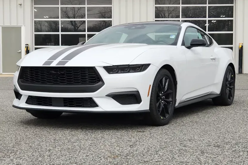 2025 Ford Mustang EcoBoost photo 1
