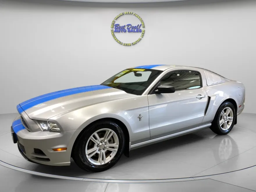 2014 Ford Mustang V6 photo 1