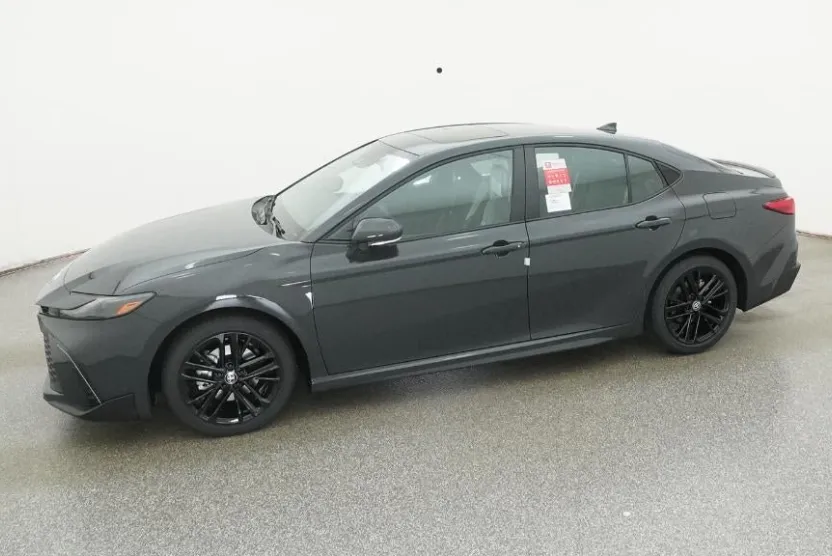 2026 Toyota Camry SE photo 1