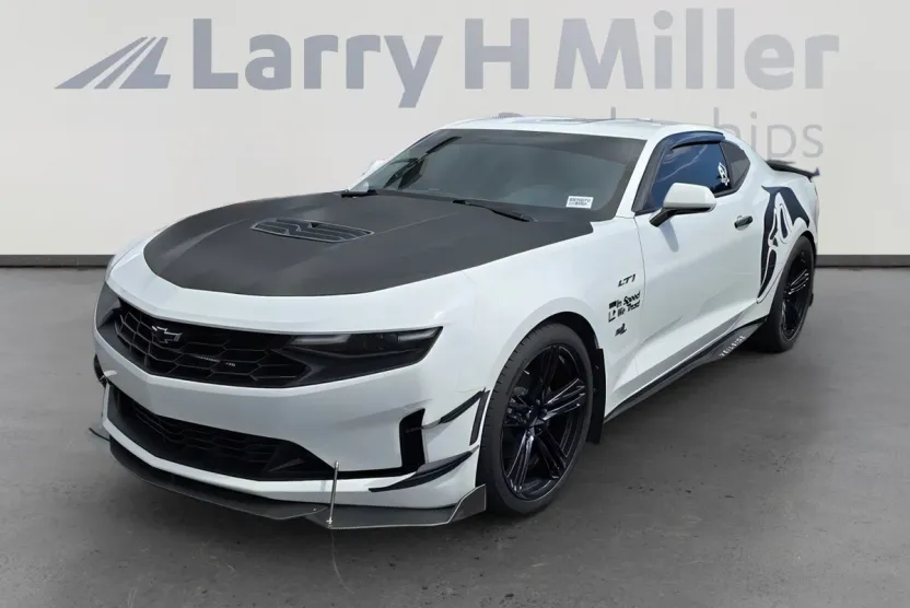 2020 Chevrolet Camaro LT1 photo 1