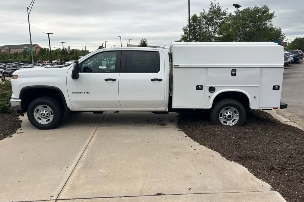 2024 Chevrolet Silverado 2500HD photo 1
