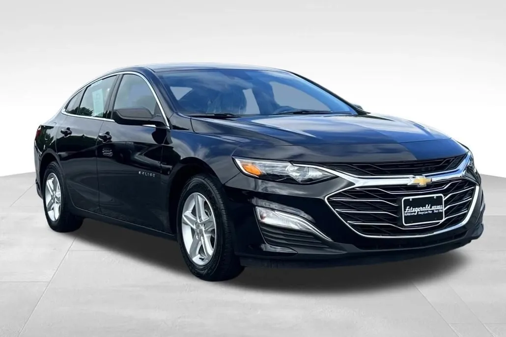 2023 Chevrolet Malibu LS photo 1