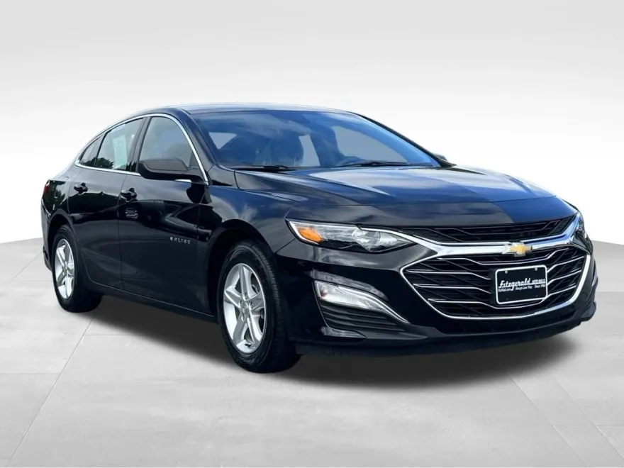 2023 Chevrolet Malibu LS photo 1
