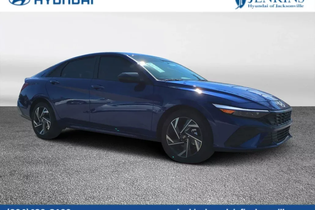 2025 Hyundai Elantra SEL Sport photo 1