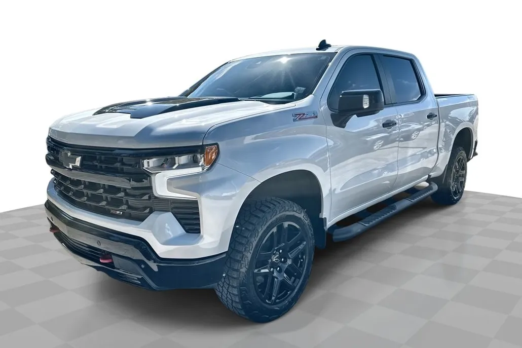 2024 Chevrolet Silverado Trail Boss LT photo 1