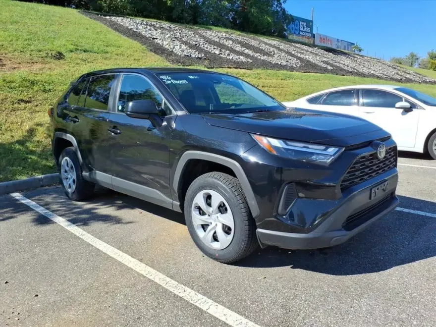 2024 Toyota RAV4 LE photo 1