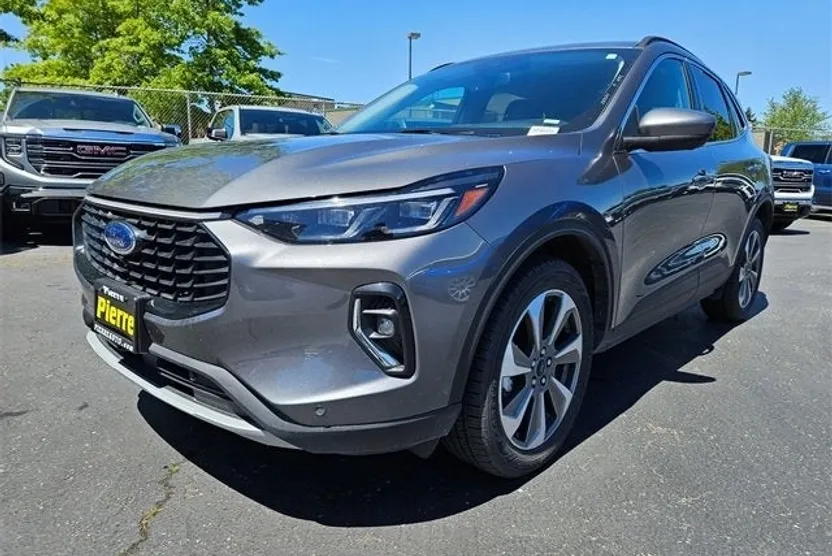 2023 Ford Escape Platinum photo 1