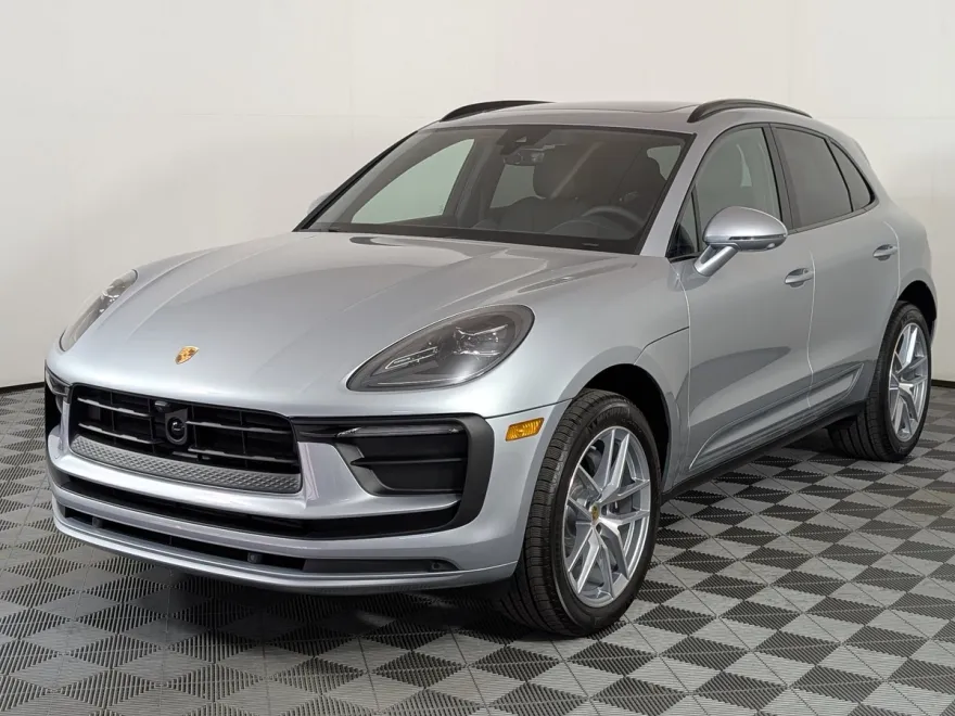 2025 Porsche Macan T photo 1