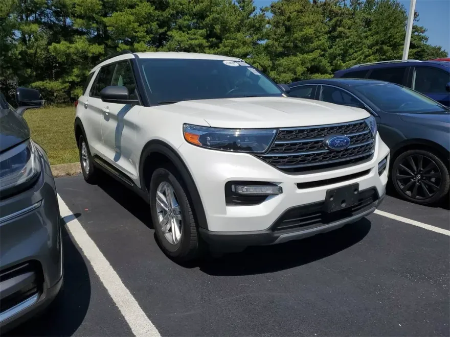 2022 Ford Explorer XLT photo 1