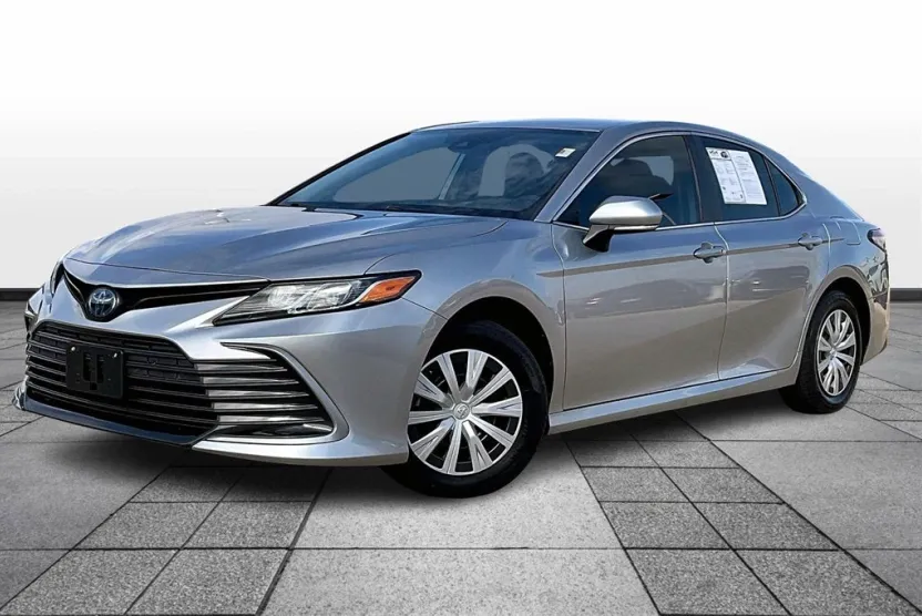 2022 Toyota Camry Hybrid LE photo 1