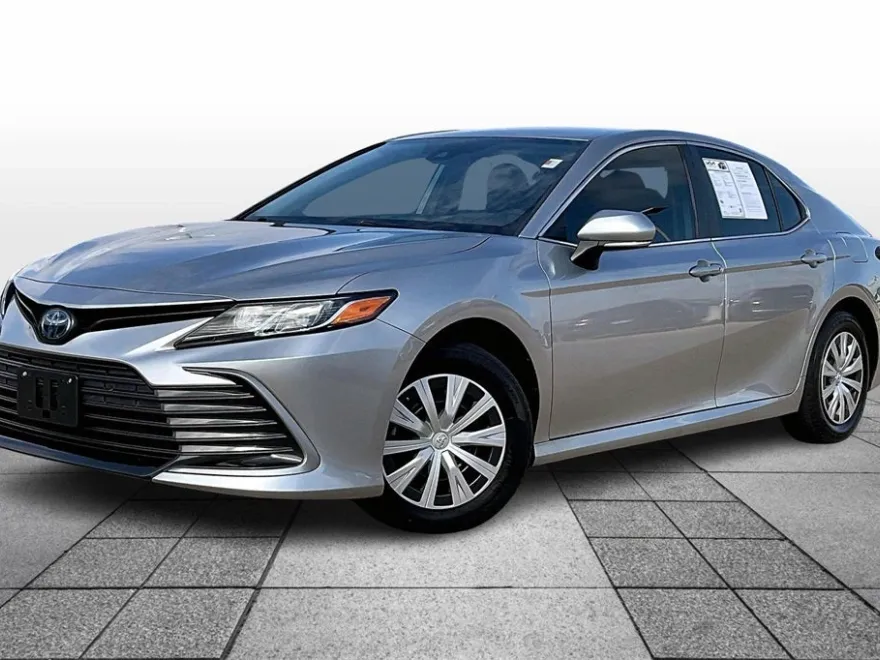 2022 Toyota Camry Hybrid LE photo 1