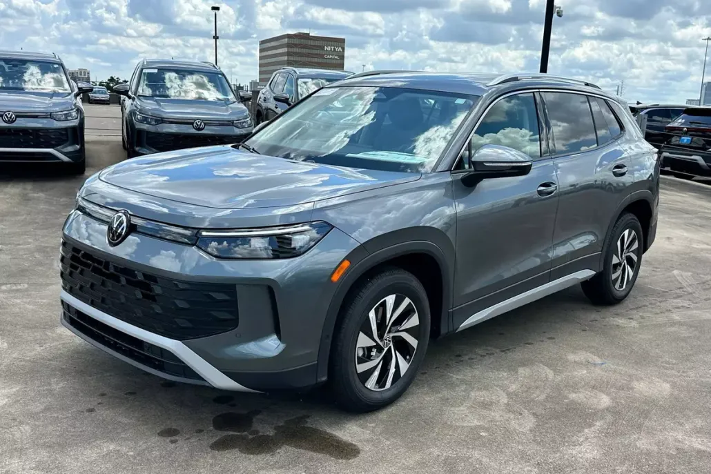 2025 Volkswagen Tiguan S photo 1