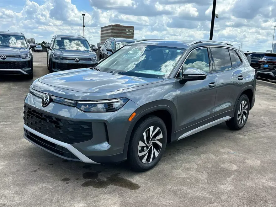 2025 Volkswagen Tiguan S photo 1