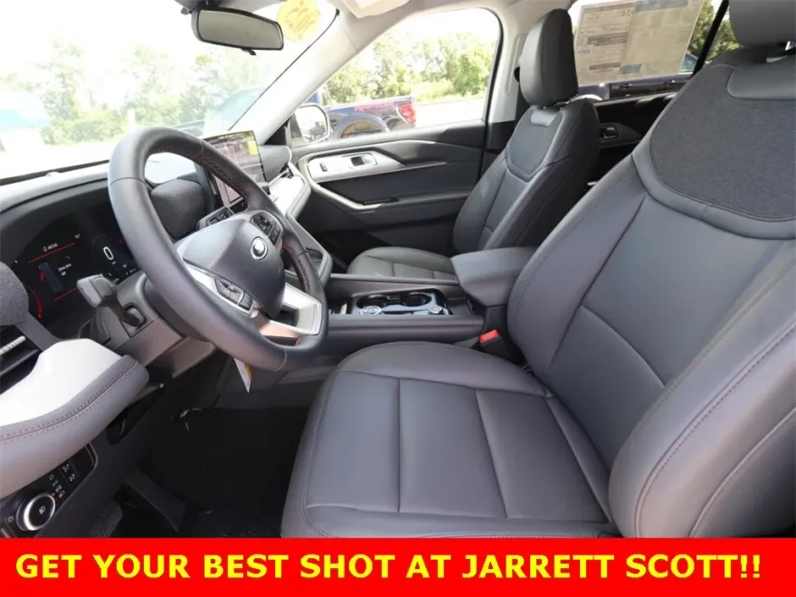 2025 Ford Explorer photo 1