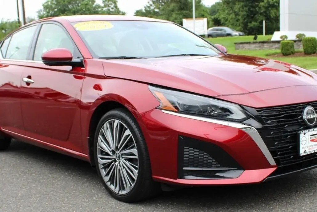2024 Nissan Altima 2.5 SL photo 1