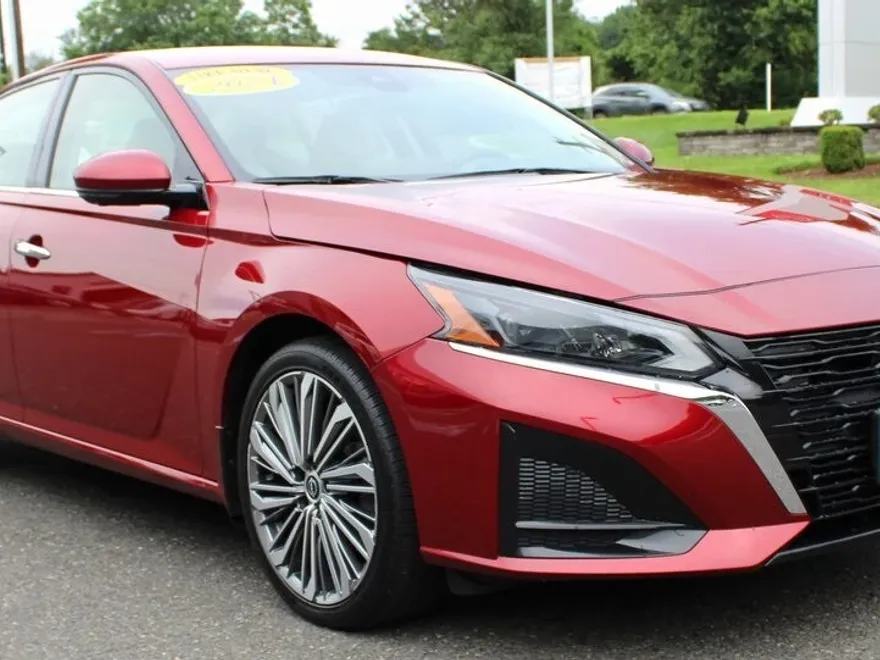 2024 Nissan Altima 2.5 SL photo 1