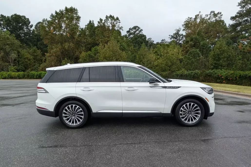 2022 Lincoln Aviator Reserve photo 1