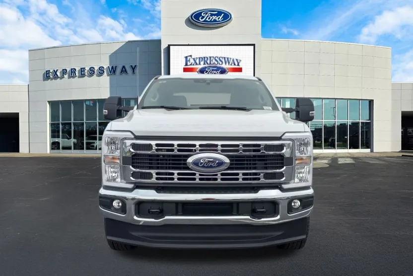 2025 Ford F-350 XLT photo 1
