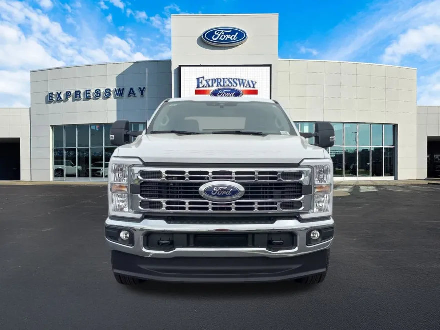 2025 Ford F-350 XLT photo 1
