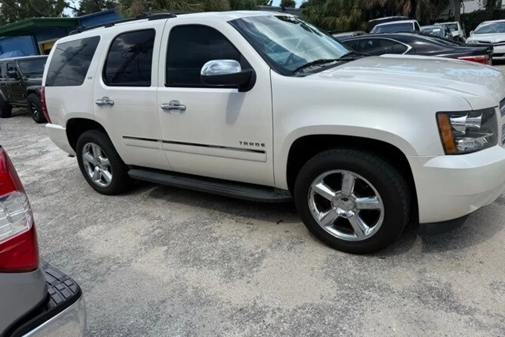 2011 Chevrolet Tahoe LTZ photo 1